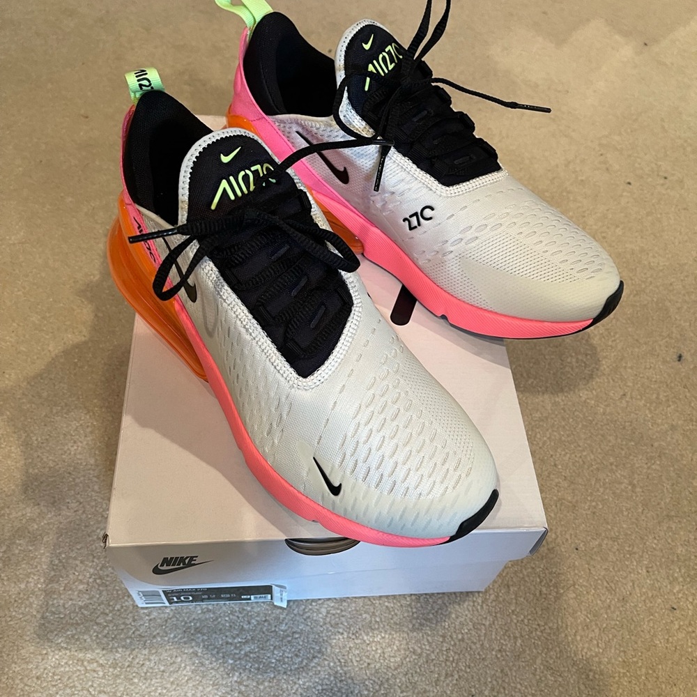 NIB Women’s Nike Air Max 270